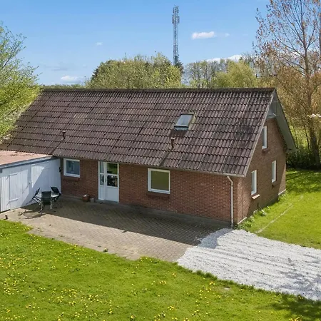 Spacious Near Limfjord And Nature 度假居 *